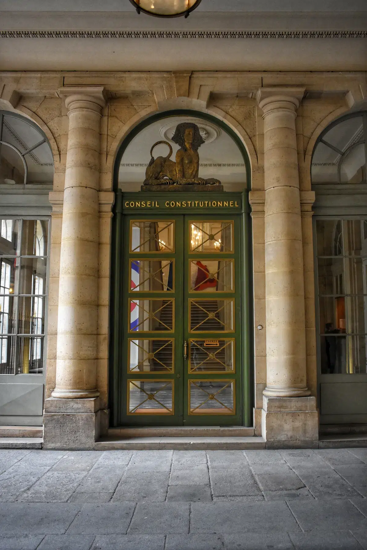 Entrée du Conseil constitutionnel au Palais-Royal à Paris